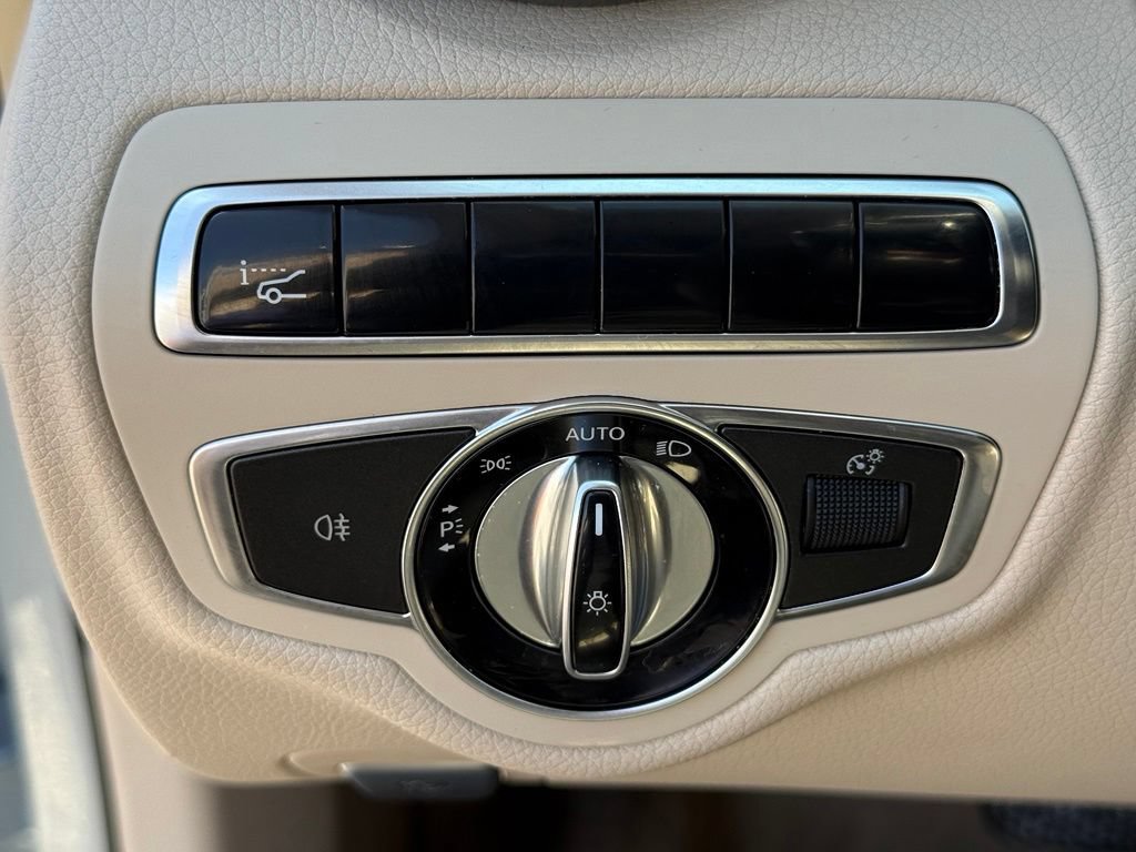 Used 2015 Mercedes-Benz C 300 4MATIC Sedan image 23