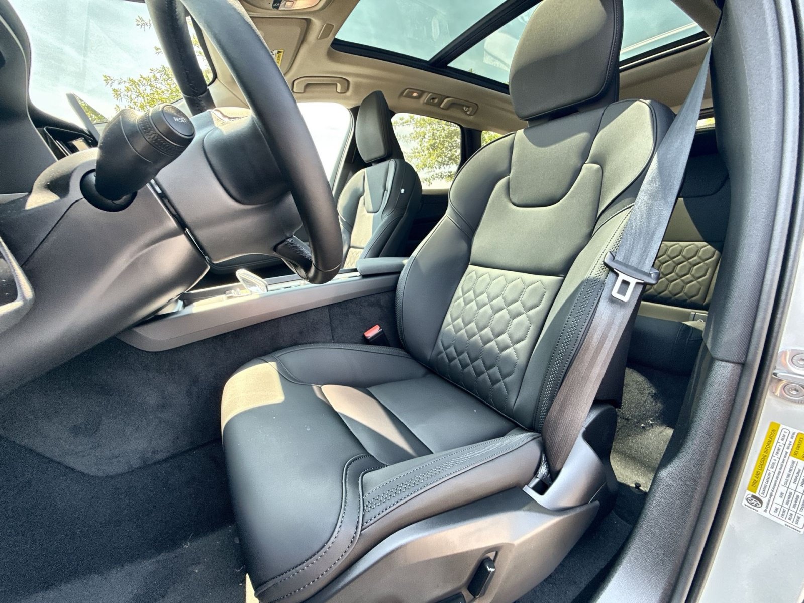New 2026 Volvo XC60 B5 Plus w/ Protection Package Premier AWD/4WD image 13