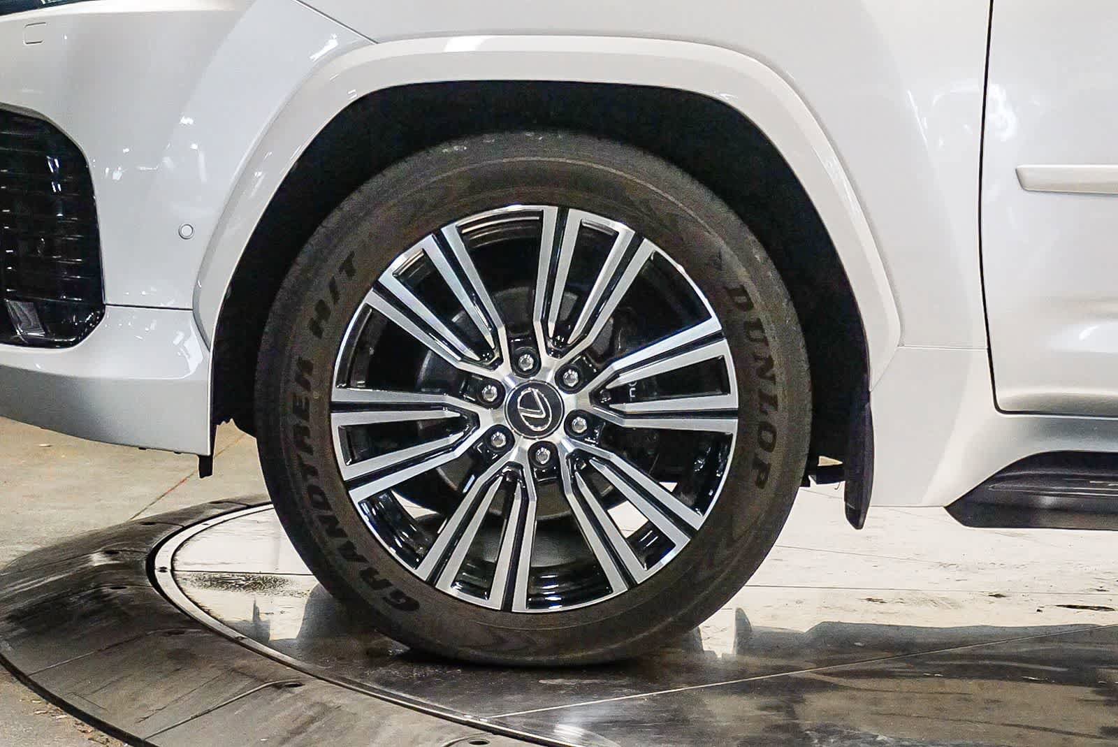 Certified 2025 Lexus LX 700h Luxury AWD/4WD image 9