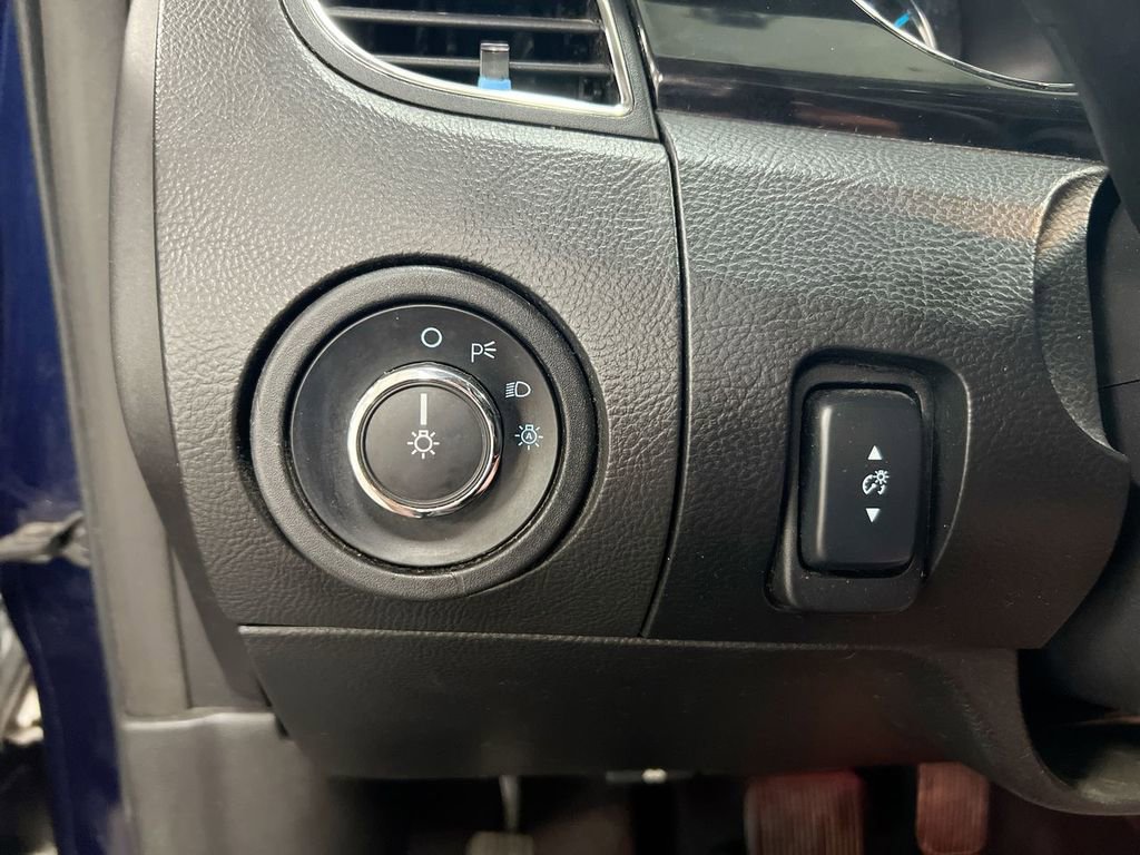 Used 2011 Ford Taurus Limited image 12