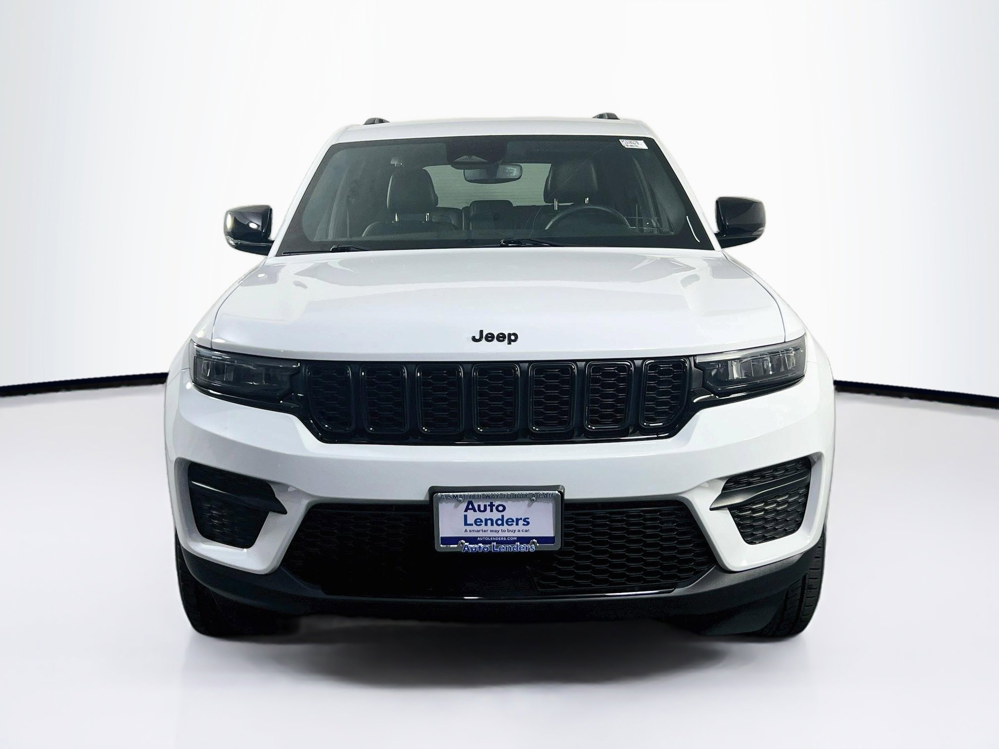 Used 2023 Jeep Grand Cherokee Altitude image 2