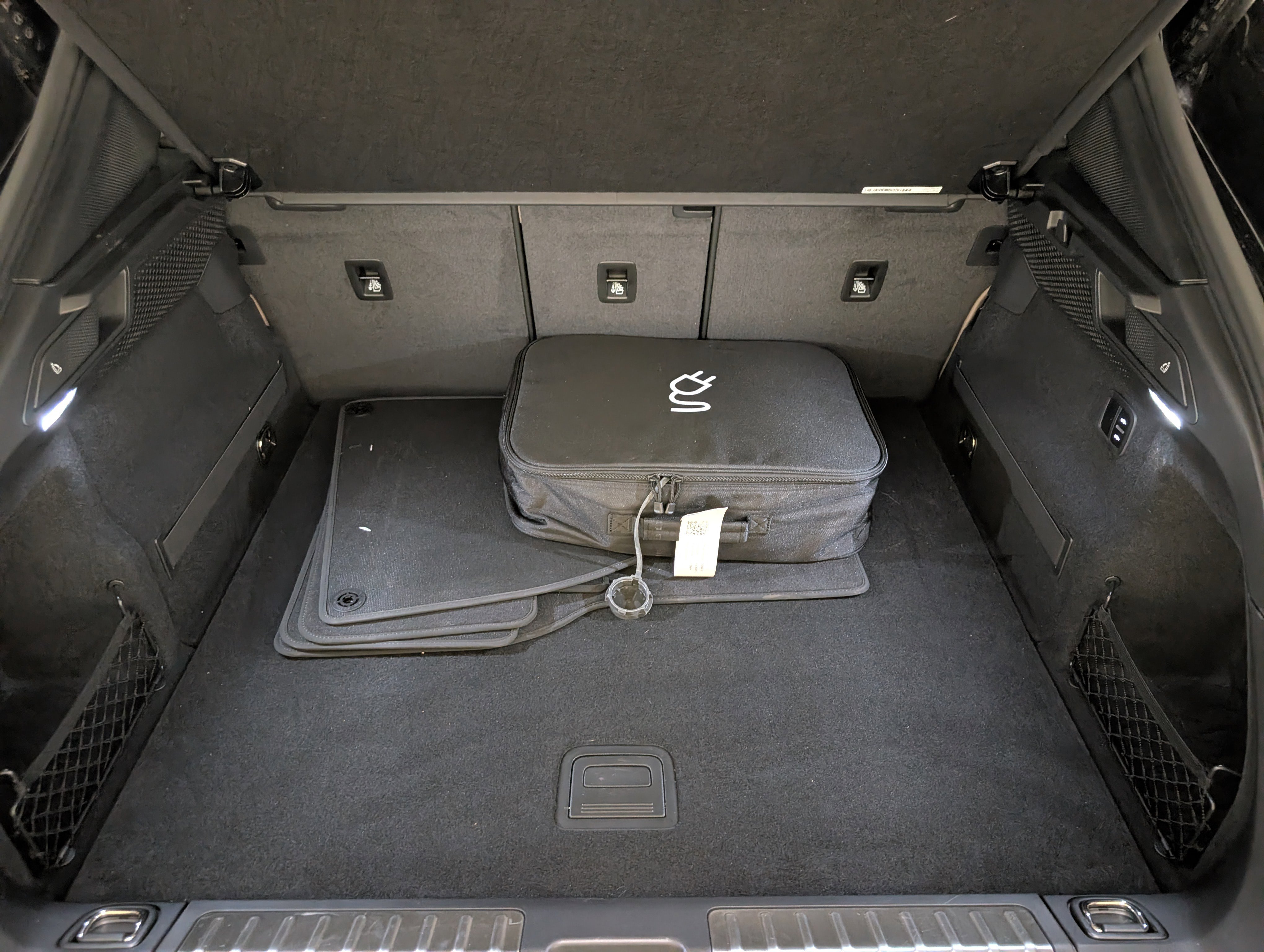 Certified 2025 Porsche Macan Electric image 21