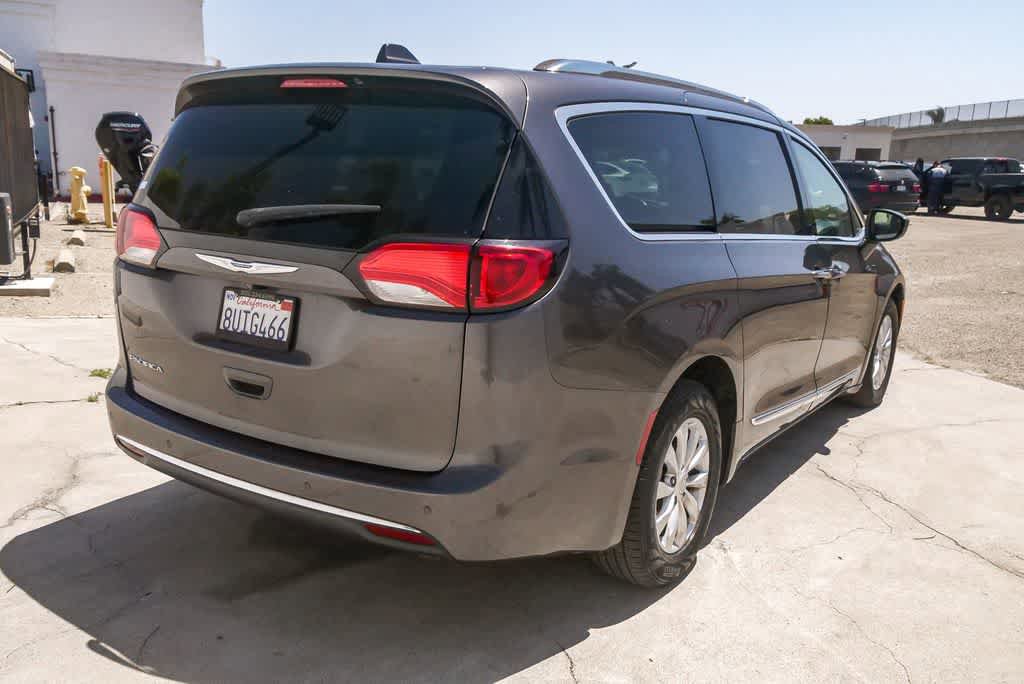 Used 2019 Chrysler Pacifica Touring-L FWD image 8