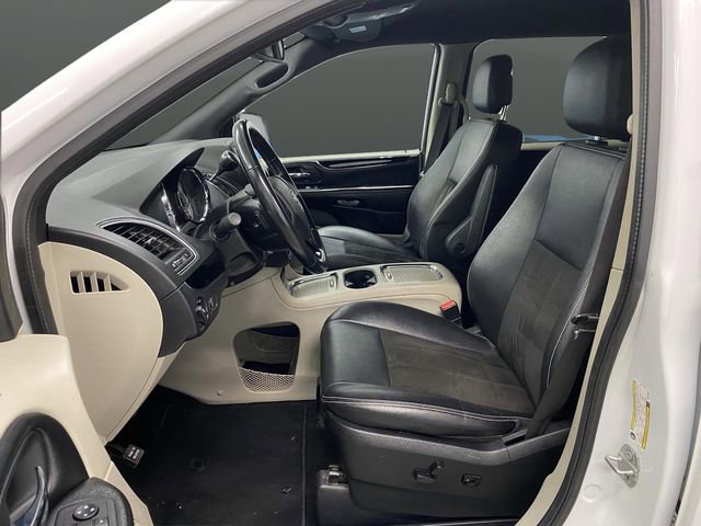 Used 2019 Dodge Grand Caravan SXT image 4