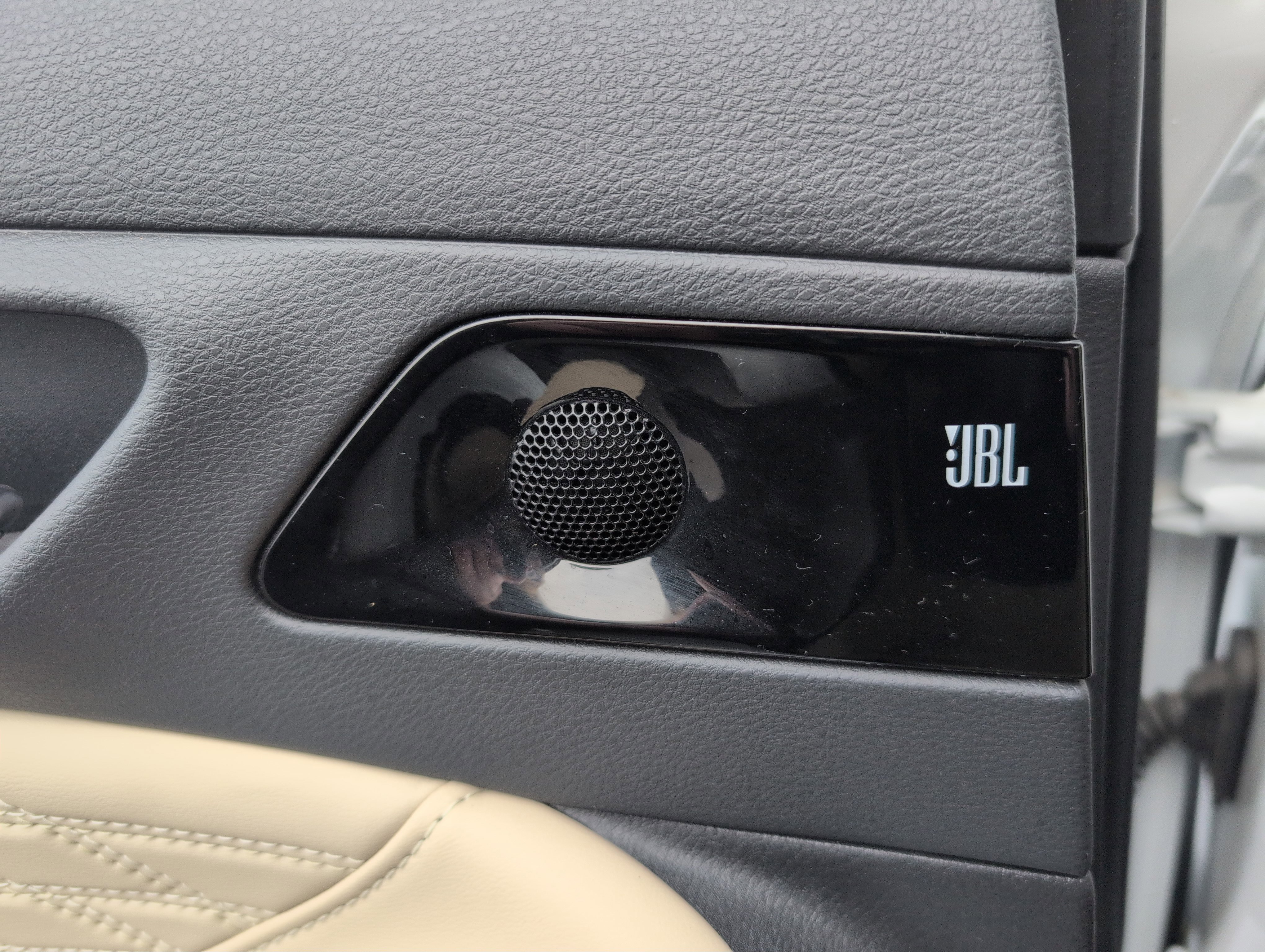 Used 2019 Toyota Avalon Limited image 39