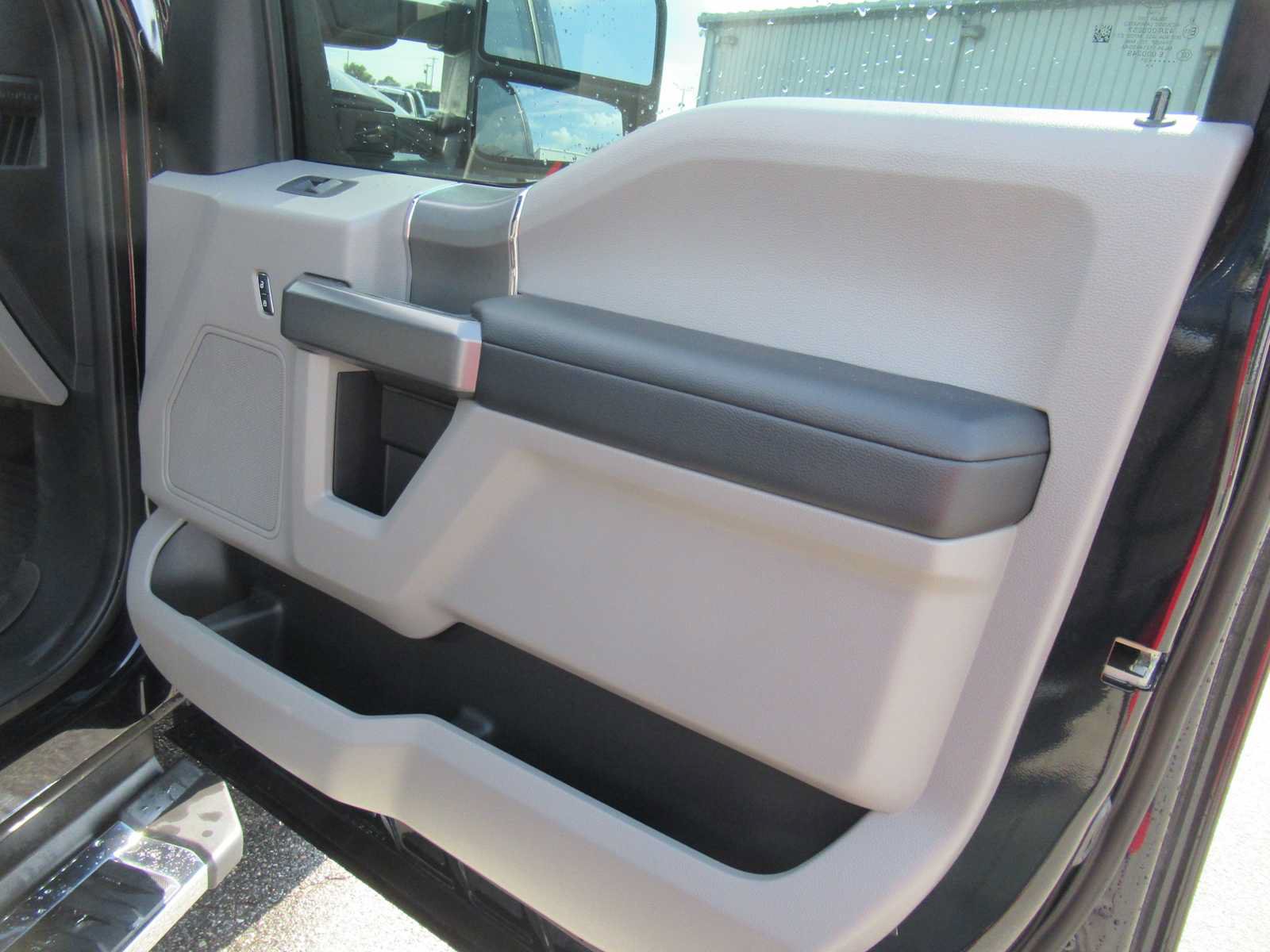 Used 2021 Ford F350 XLT w/ XLT Premium Package AWD/4WD image 17