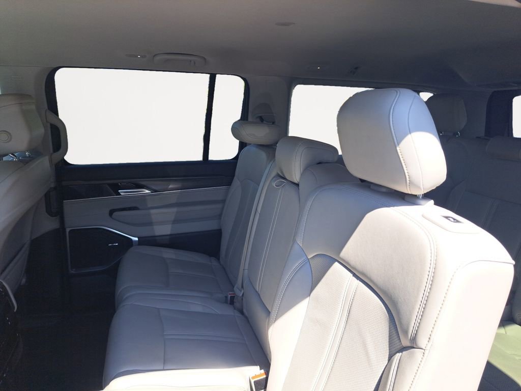 Used 2024 Jeep Wagoneer Series II w/ Flexible Seating Group RWD image 14