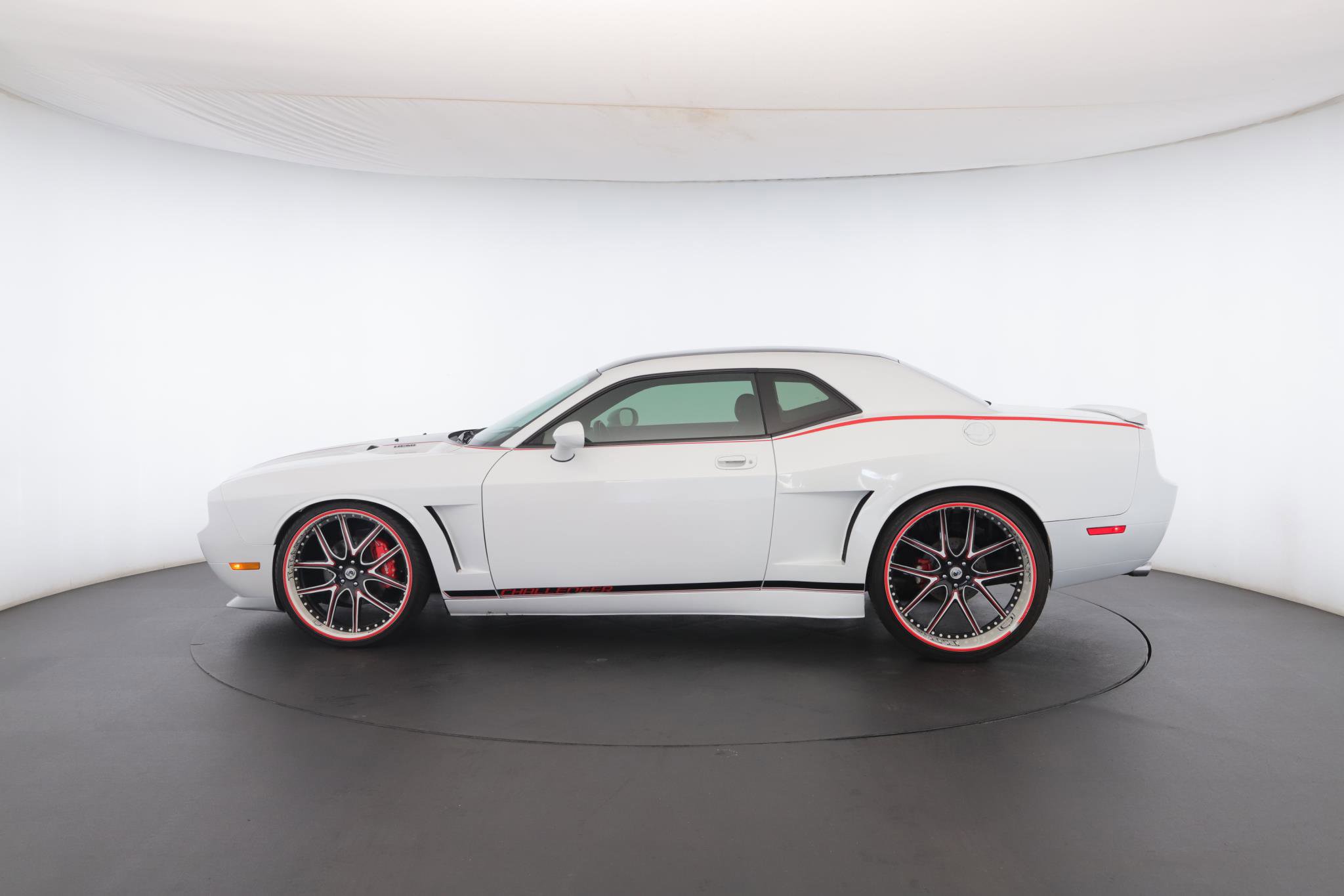 Used 2010 Dodge Challenger R/T image 17