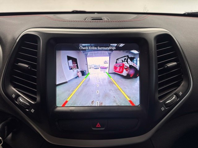 Used 2017 Jeep Cherokee Trailhawk w/ Cold Weather Group AWD/4WD image 18