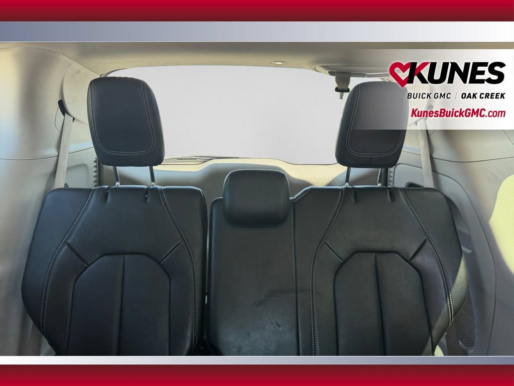 Used 2024 Chrysler Pacifica Touring-L FWD image 37