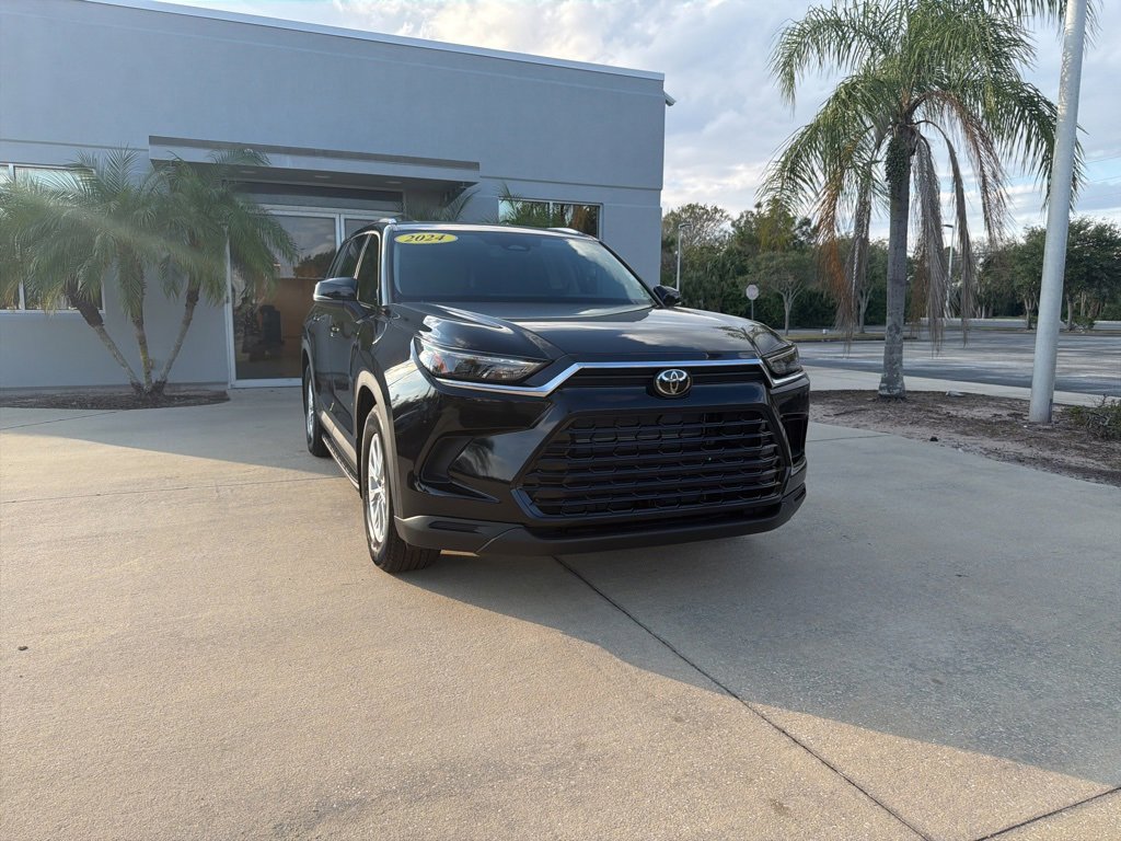 Used 2024 Toyota Grand Highlander XLE image 2