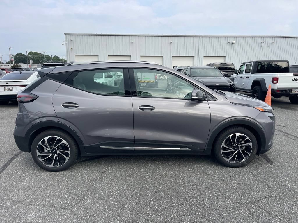 Used 2023 Chevrolet Bolt EUV Premier w/ Sun & Sound Package FWD image 6