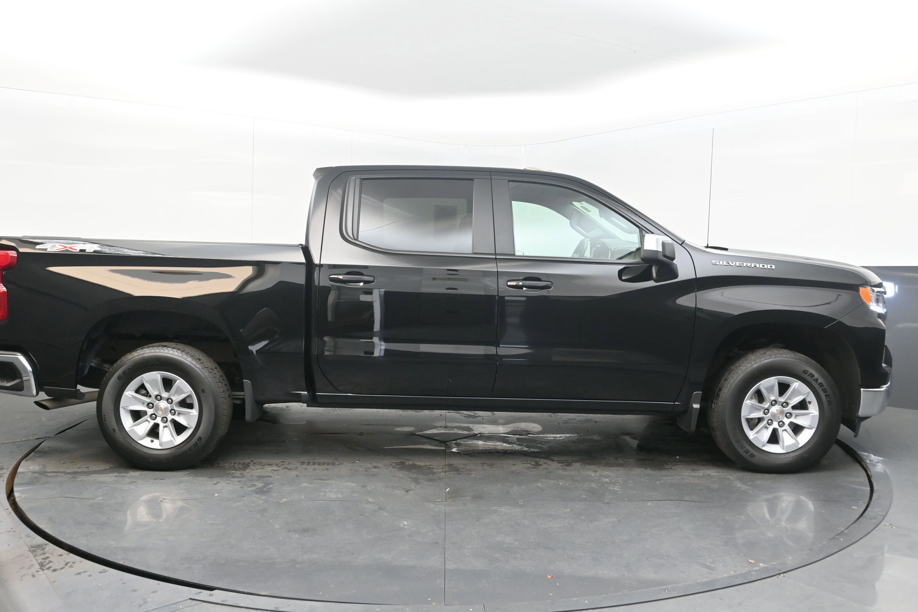 Used 2025 Chevrolet Silverado 1500 LT image 8