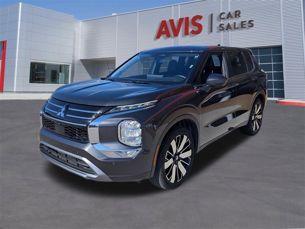 Used 2025 Mitsubishi Outlander SE