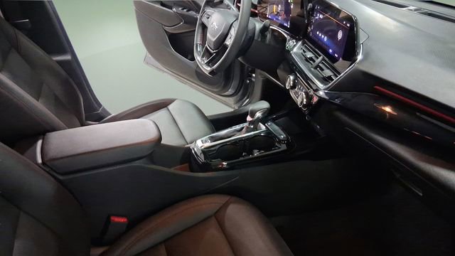 Used 2025 Chevrolet Trax RS w/ Driver Confidence Package FWD image 14