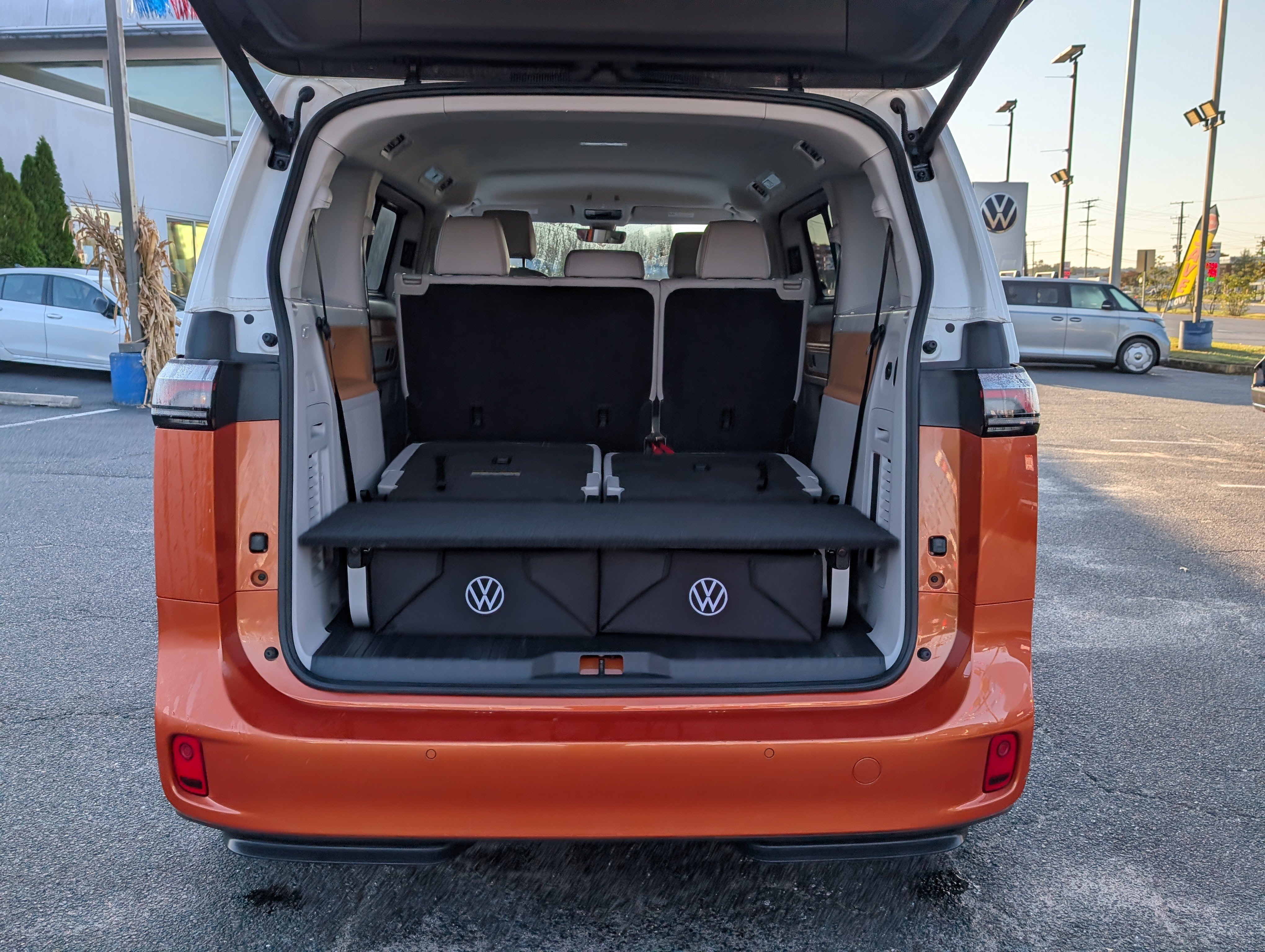 Used 2025 Volkswagen ID. Buzz Pro S Plus RWD image 13