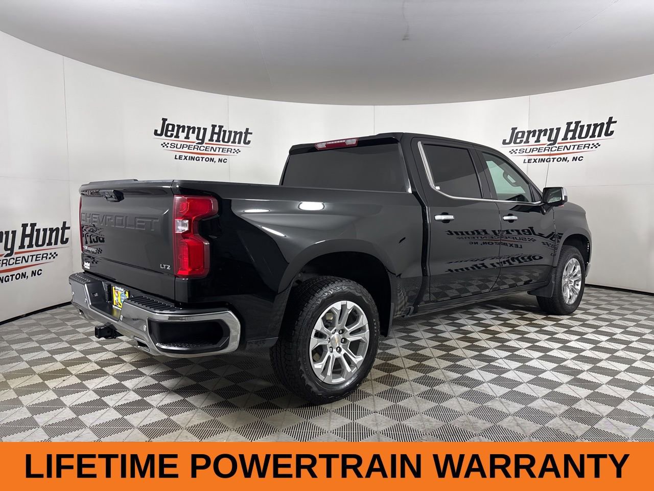 Used 2024 Chevrolet Silverado 1500 LTZ w/ Z71 Off-Road Package image 5