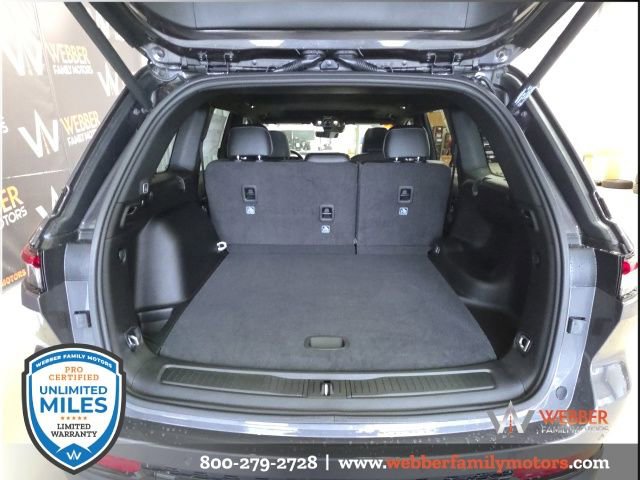 New 2025 Jeep Grand Cherokee Altitude image 7