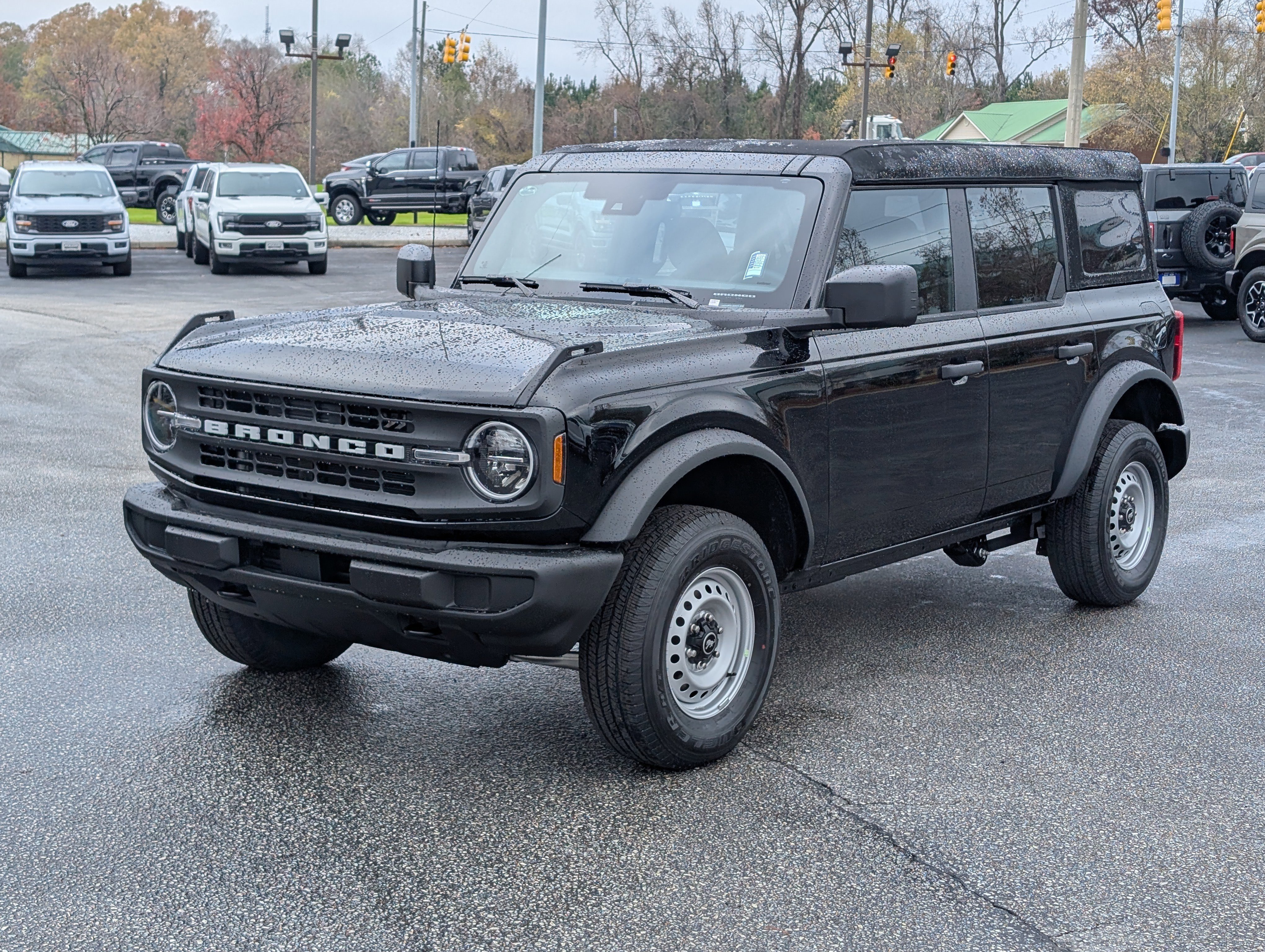 New 2025 Ford Bronco 4-Door image 2