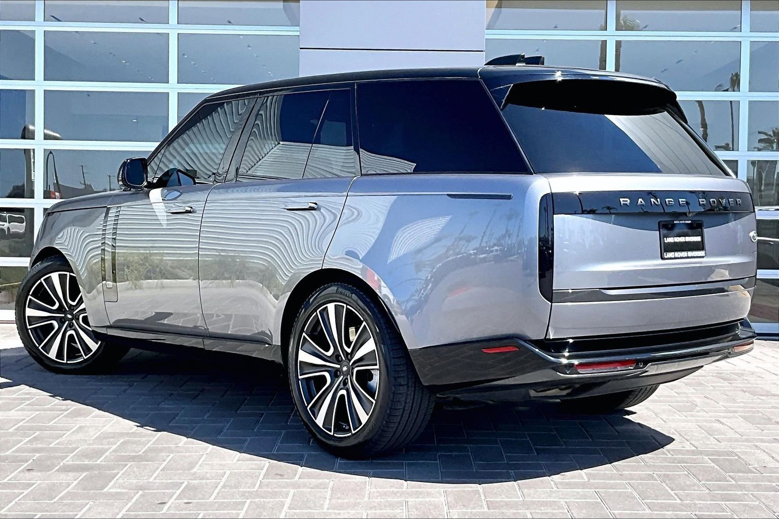 Used 2023 Land Rover Range Rover SE image 12