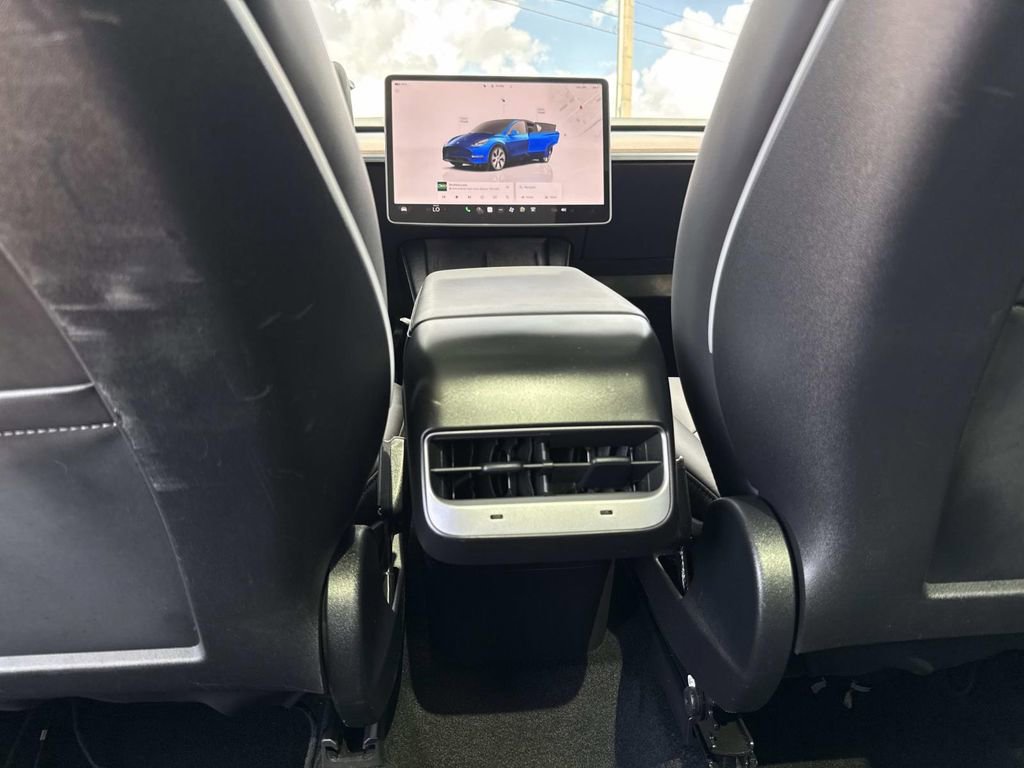 Used 2023 Tesla Model Y Long Range image 18