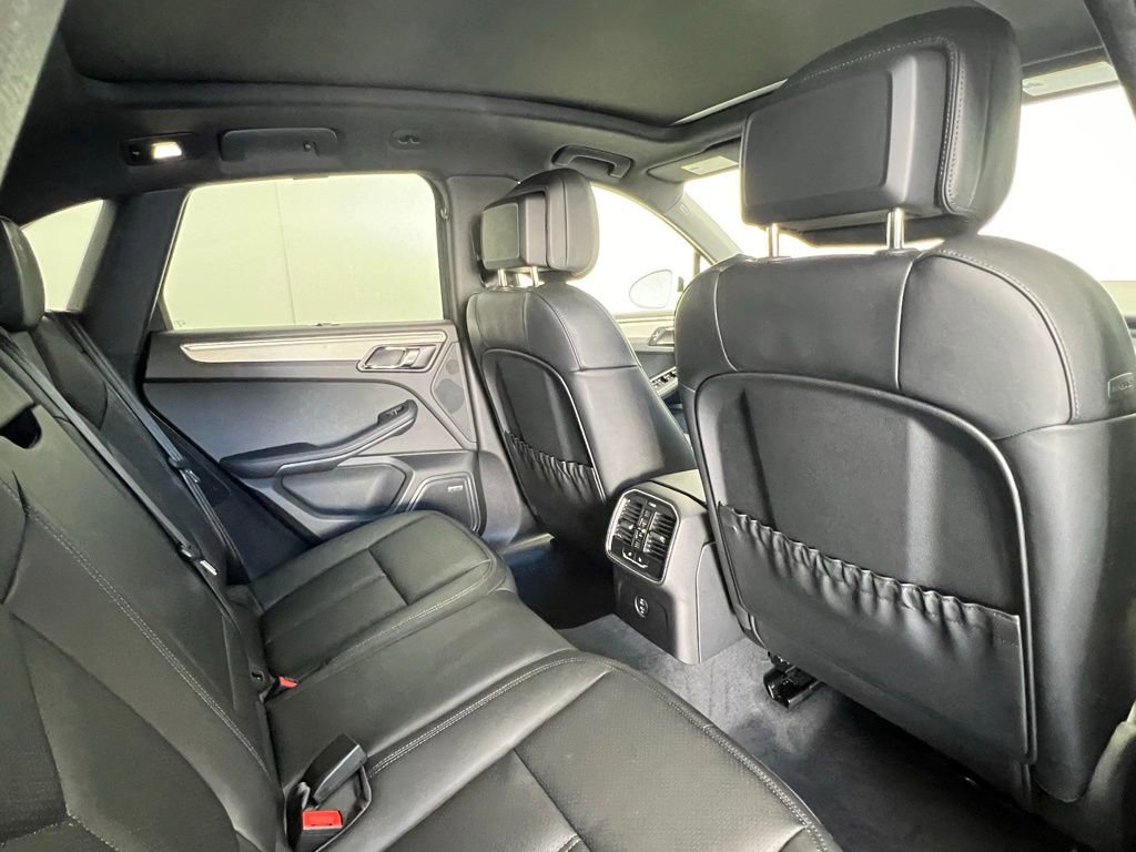 Certified 2026 Porsche Macan AWD/4WD image 16