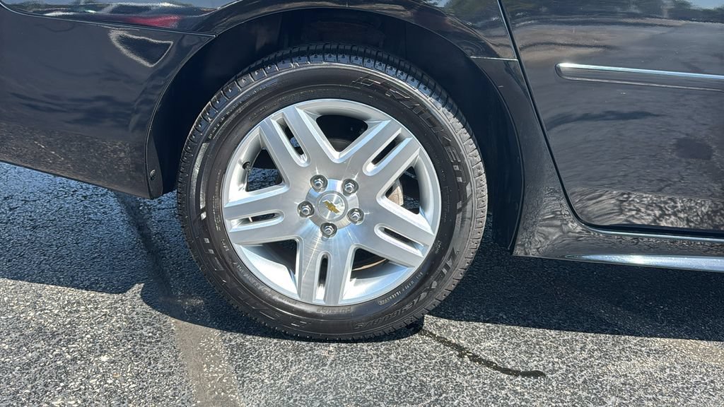 Used 2011 Chevrolet Impala LT w/ Luxury Edition Package FWD image 8