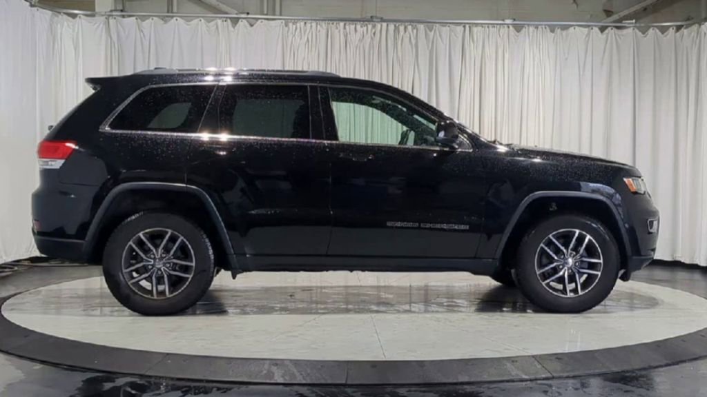 Used 2018 Jeep Grand Cherokee Laredo image 11