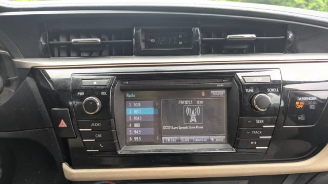 Used 2014 Toyota Corolla LE FWD image 33