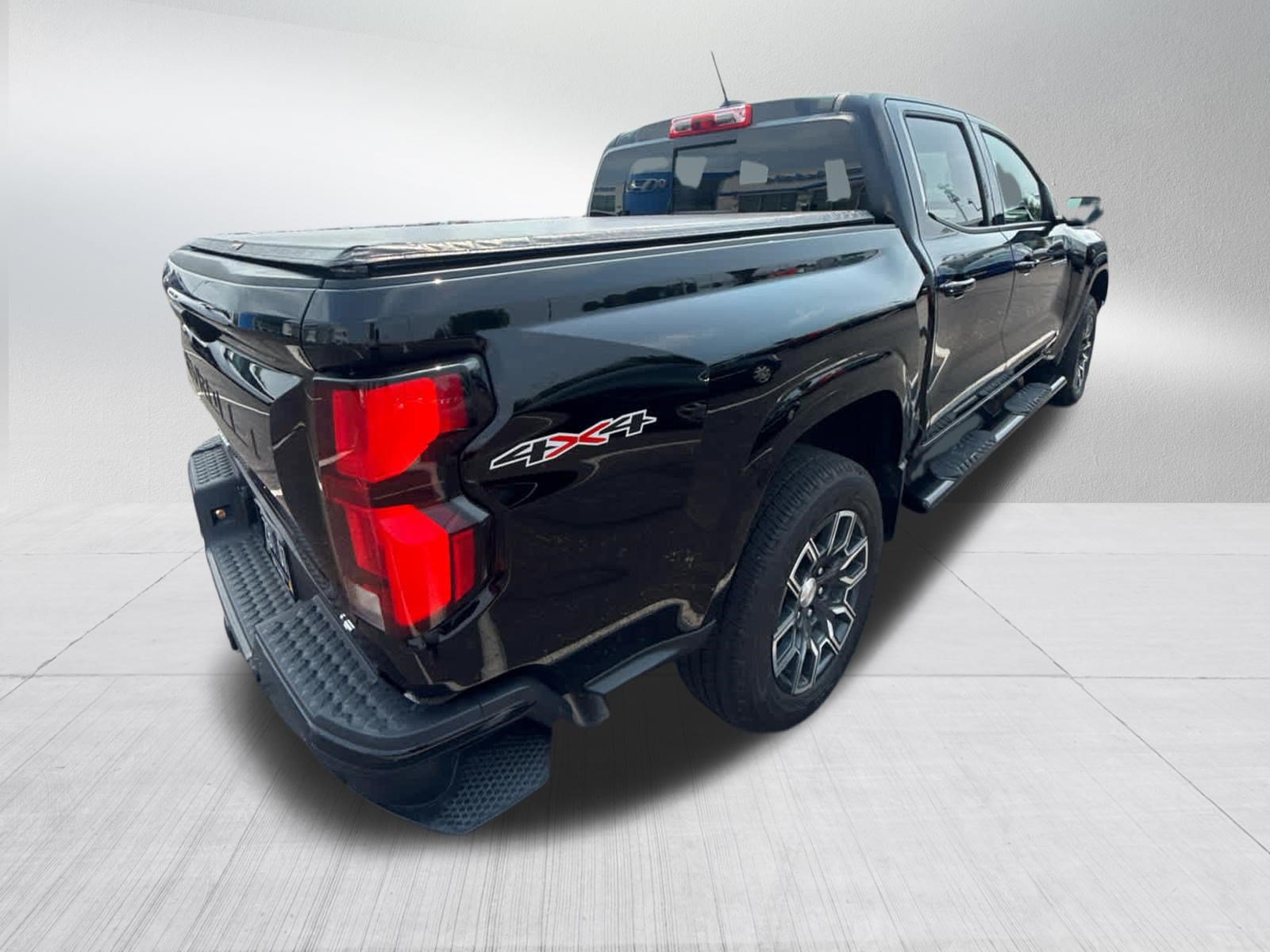 Used 2024 Chevrolet Colorado LT w/ LT Convenience Package III AWD/4WD image 9