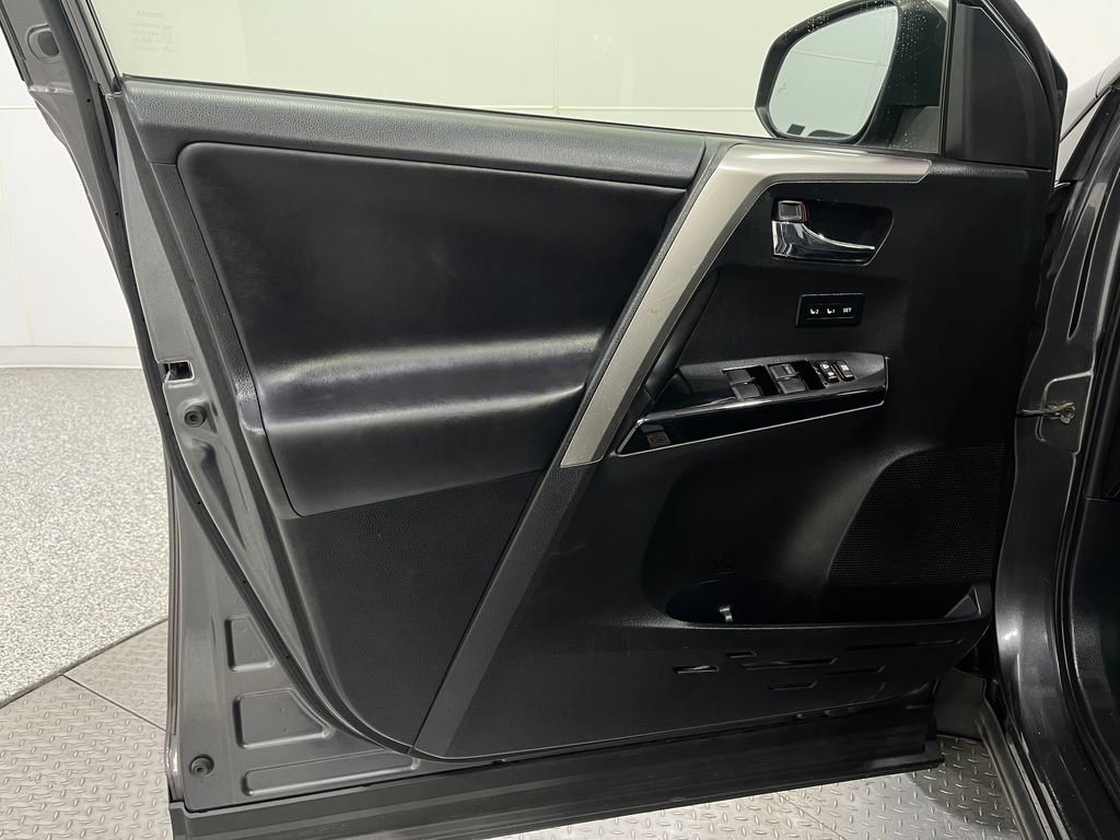Used 2017 Toyota RAV4 Limited image 15