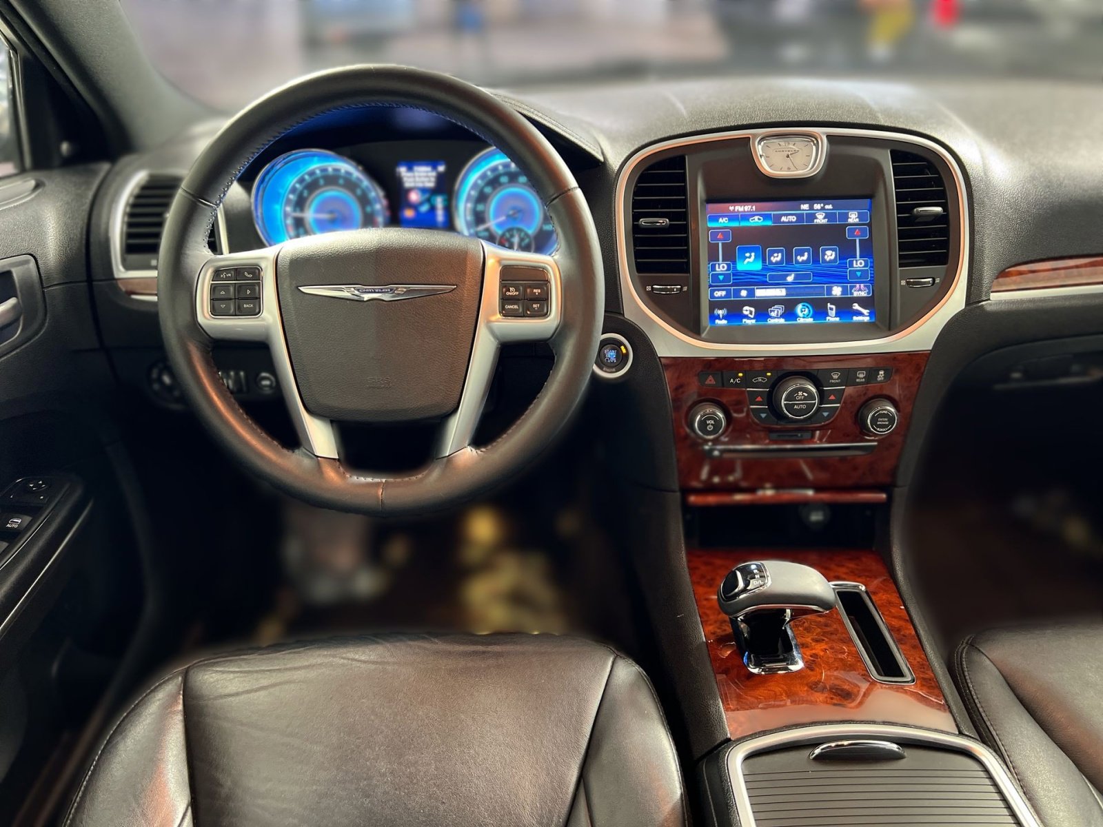 Used 2012 Chrysler 300 Limited image 23