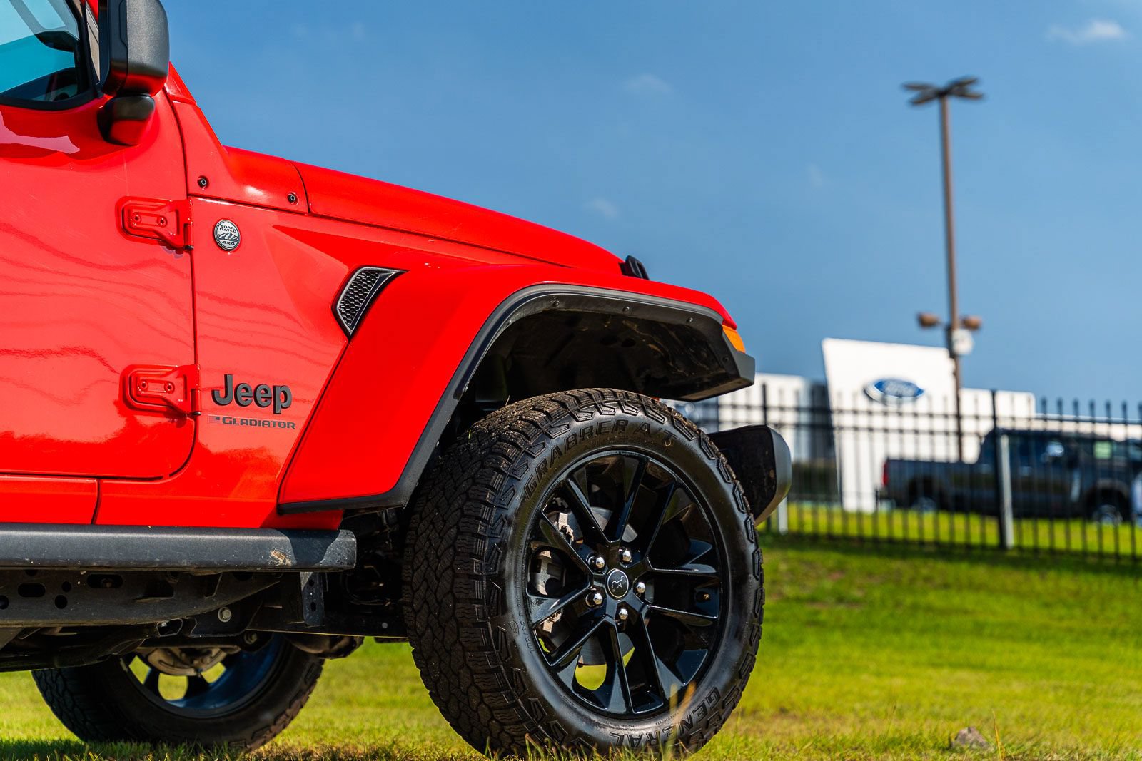 Used 2024 Jeep Gladiator Sport AWD/4WD video 2