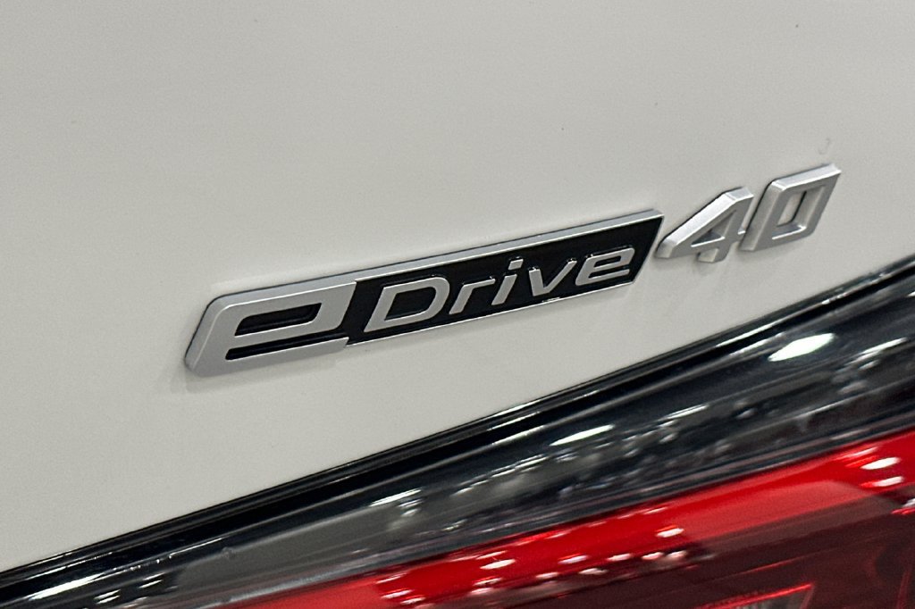 Used 2023 BMW i4 eDrive40 w/ Premium Package RWD image 32