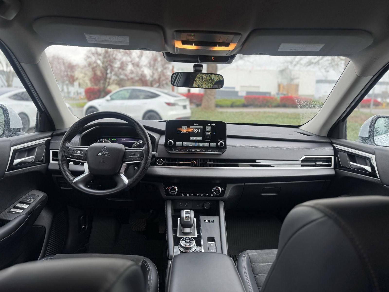 Used 2024 Mitsubishi Outlander 4WD Plug-In Hybrid image 11