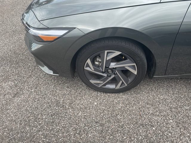 Certified 2025 Hyundai Elantra Sport FWD image 9