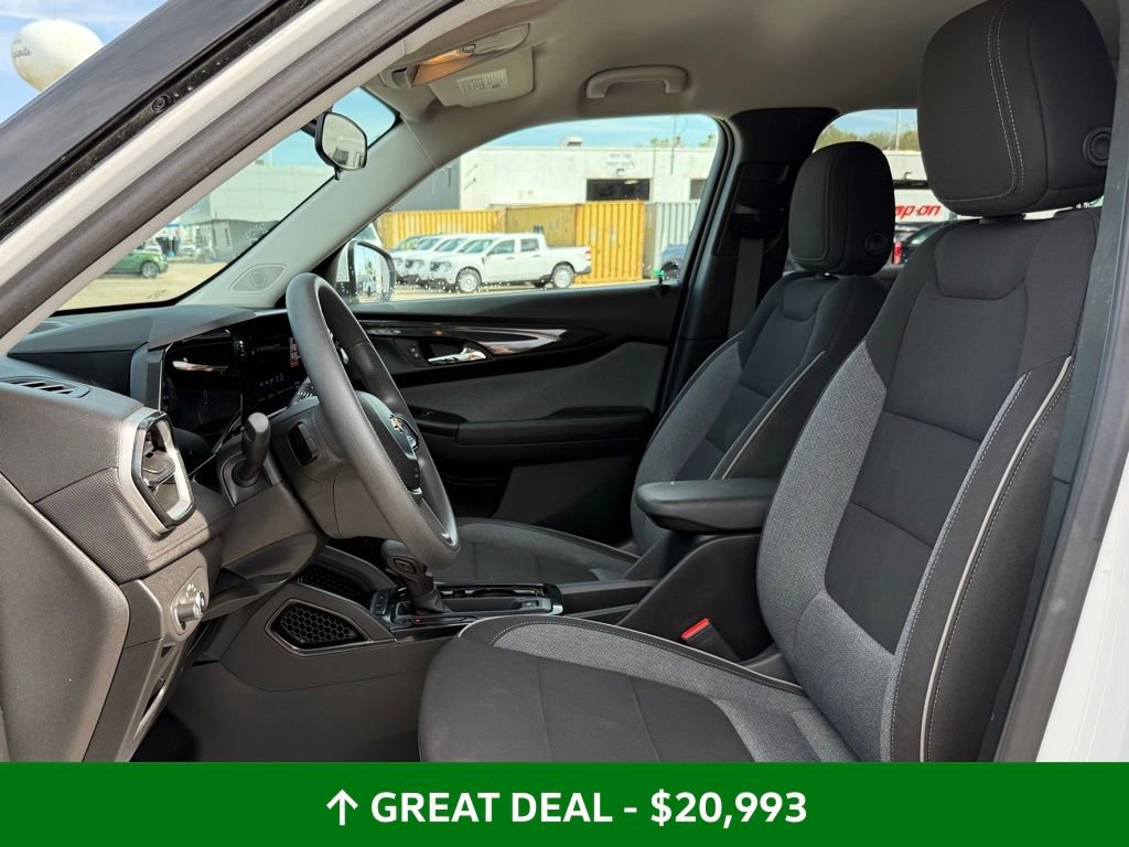 Used 2024 Chevrolet TrailBlazer LT w/ Driver Confidence Package image 38