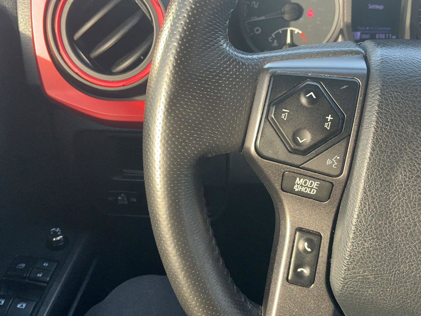 Used 2017 Toyota Tacoma TRD Off-Road w/ Tow Package (A/T) image 15