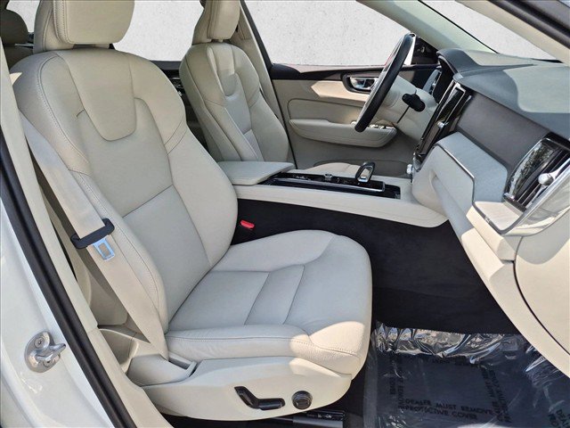 Used 2025 Volvo XC60 B5 Plus w/ Protection Package Premier AWD/4WD image 22