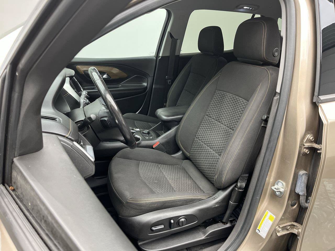 Used 2018 GMC Terrain SLE w/ Driver Convenience Package AWD/4WD image 8