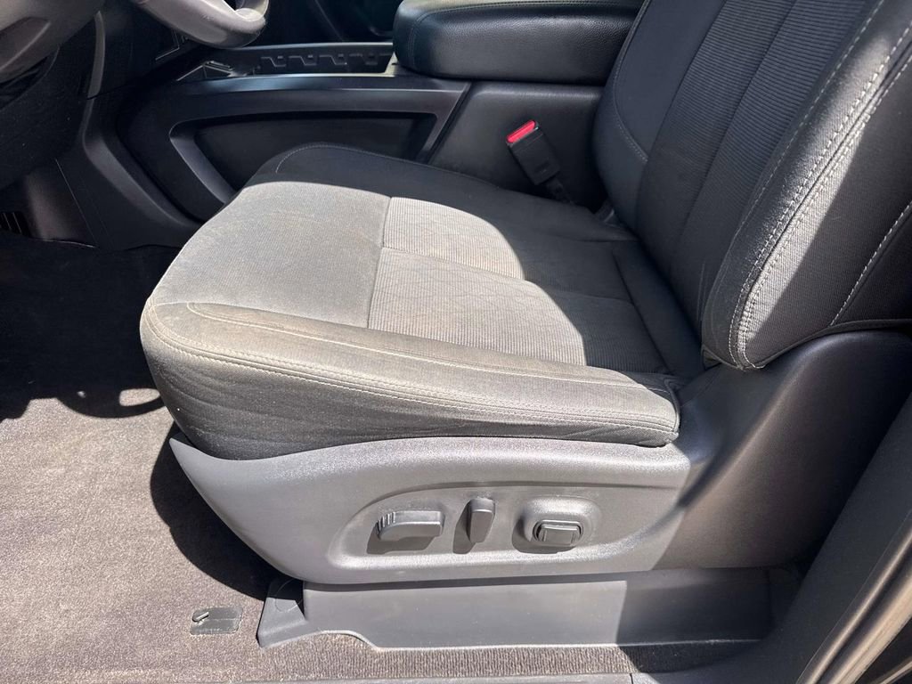 Used 2018 Nissan Titan SV w/ SV Convenience Package image 15