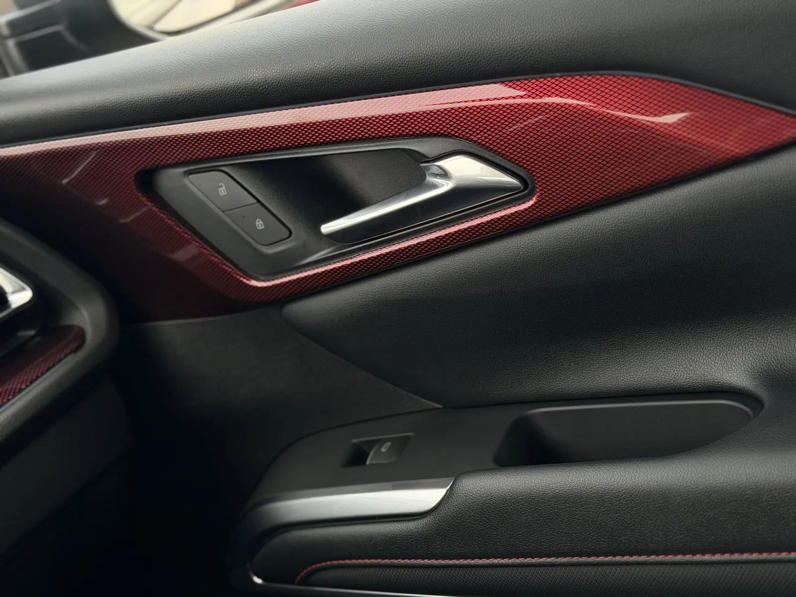 Used 2024 Chevrolet Traverse RS image 43