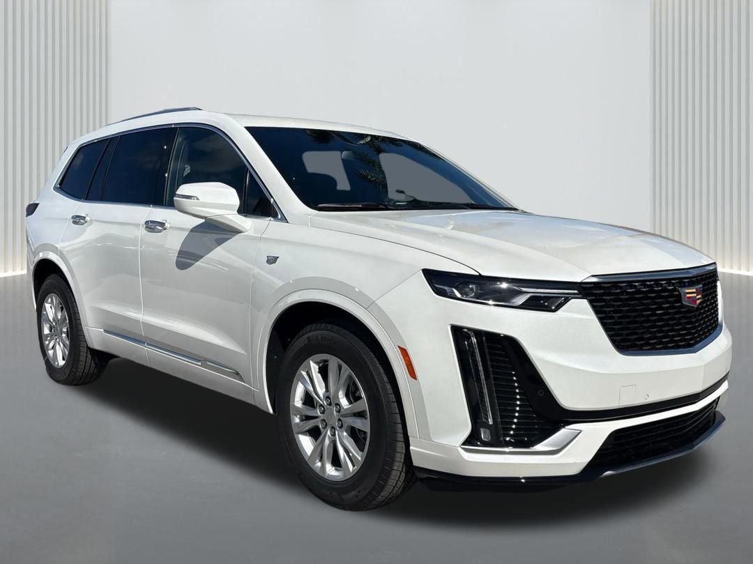 New 2025 Cadillac XT6 Luxury image 3