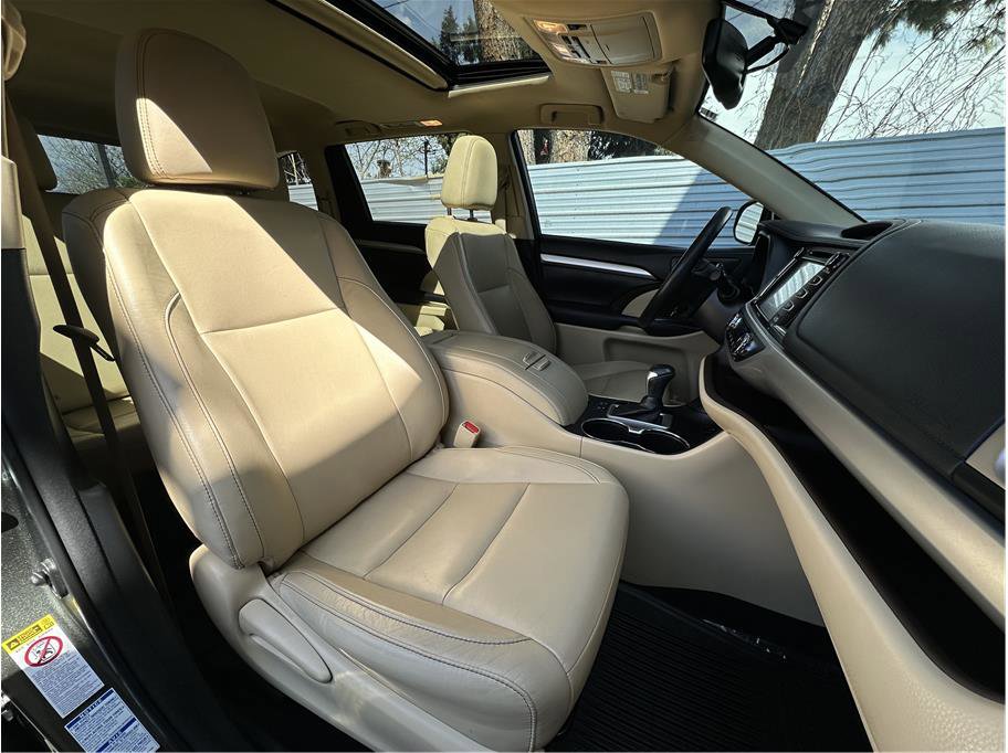 Used 2015 Toyota Highlander XLE image 15