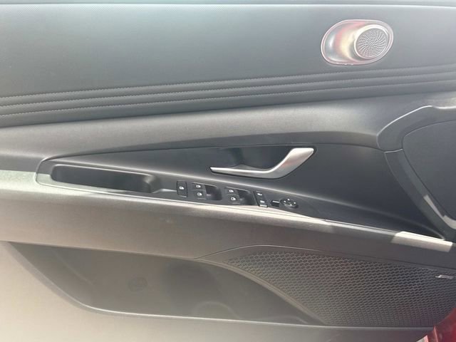 Used 2023 Hyundai Elantra Limited image 26