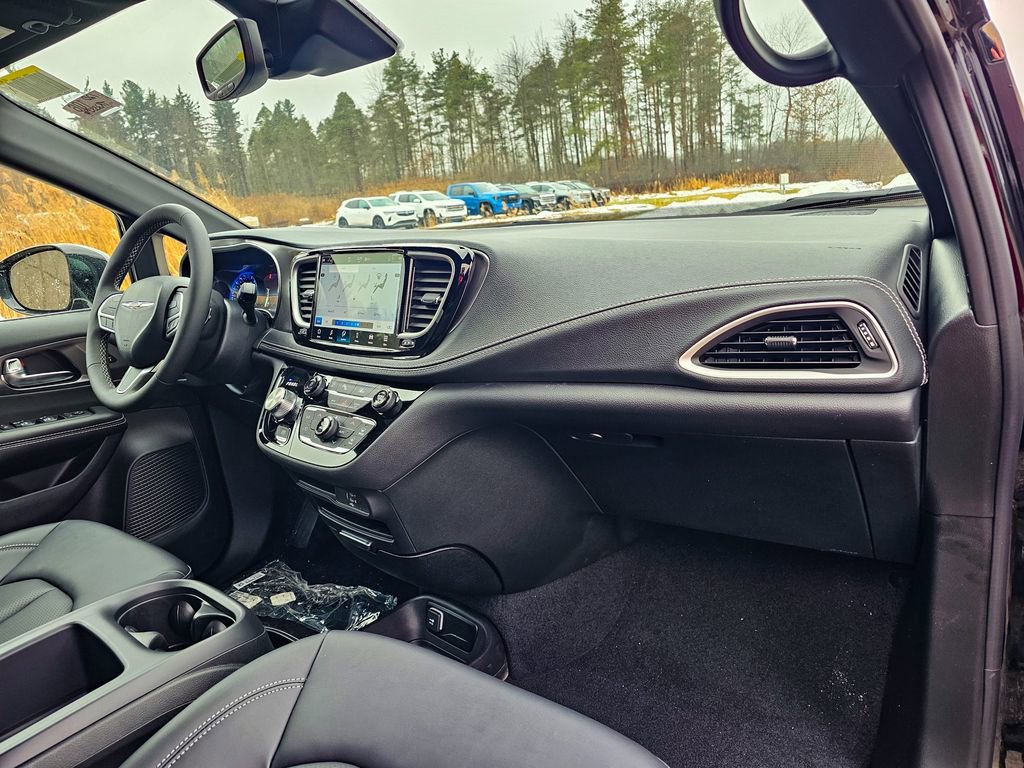 New 2026 Chrysler Pacifica Select image 44