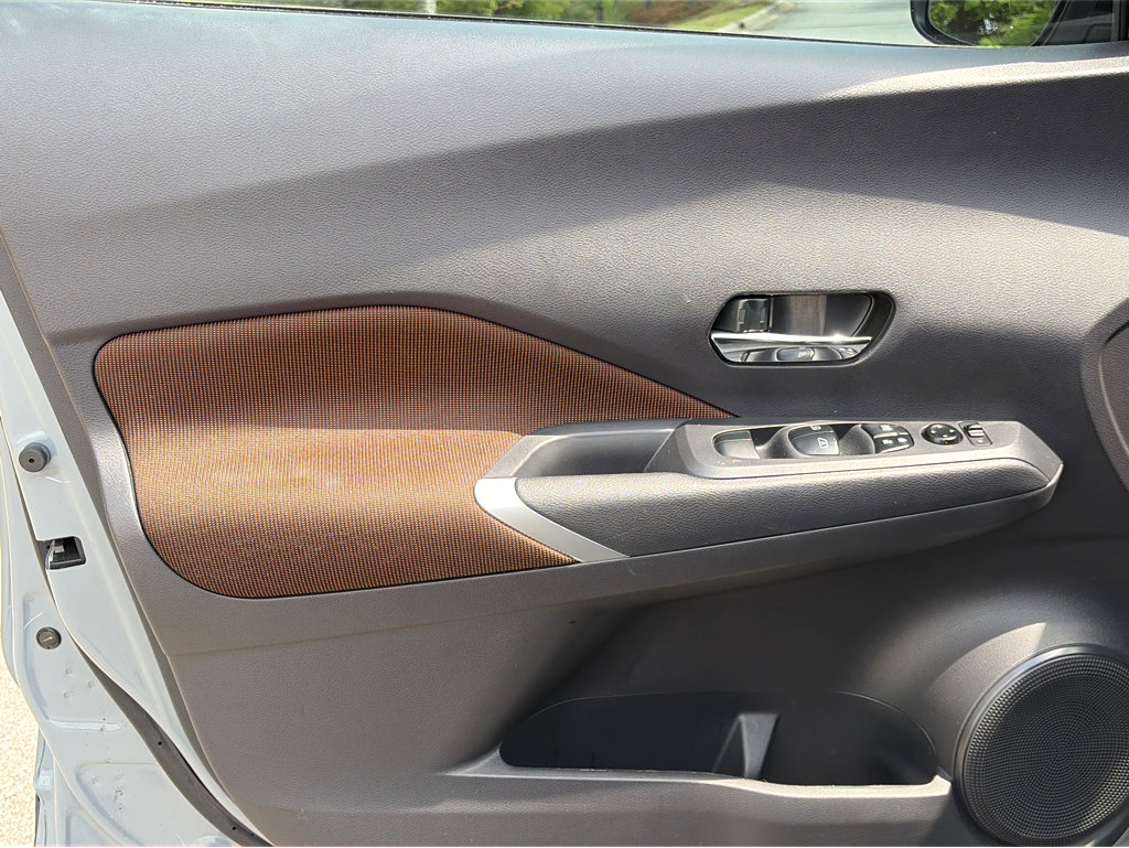 Certified 2024 Nissan Kicks SR FWD image 4