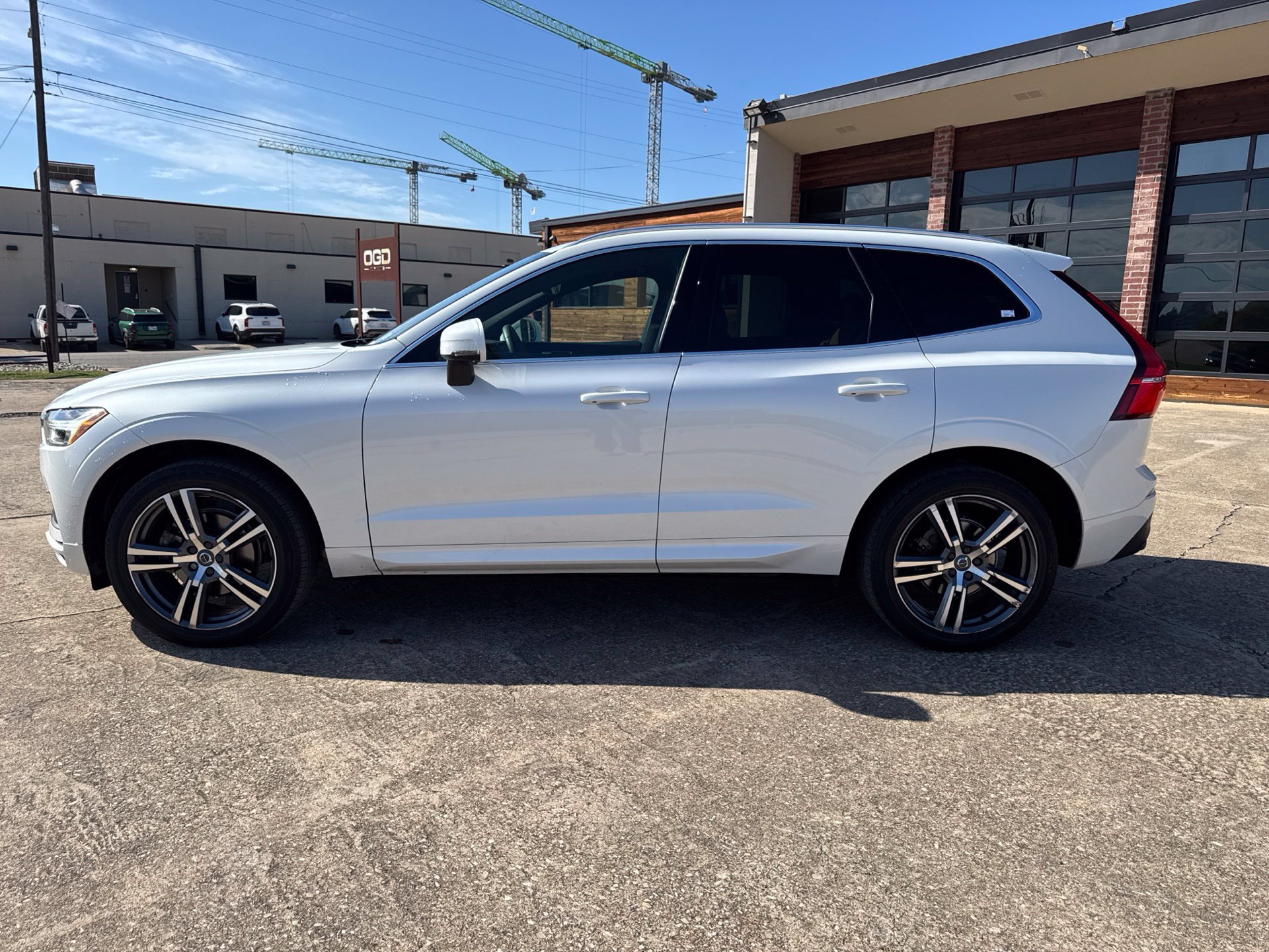 Used 2020 Volvo XC60 T5 Momentum w/ Protection Package Premier FWD image 8