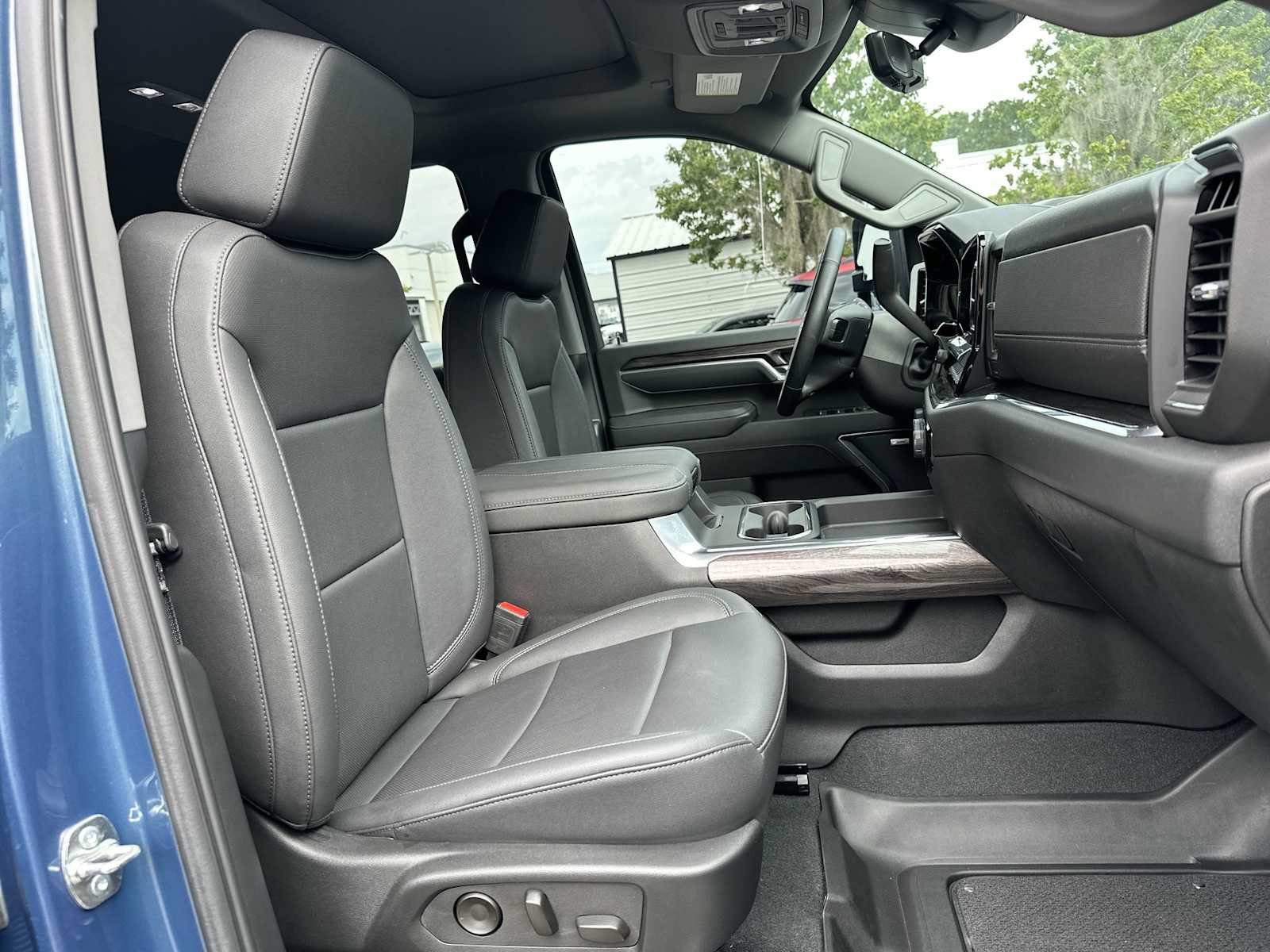 Certified 2025 Chevrolet Silverado 3500 LTZ w/ LTZ Premium Package AWD/4WD image 19