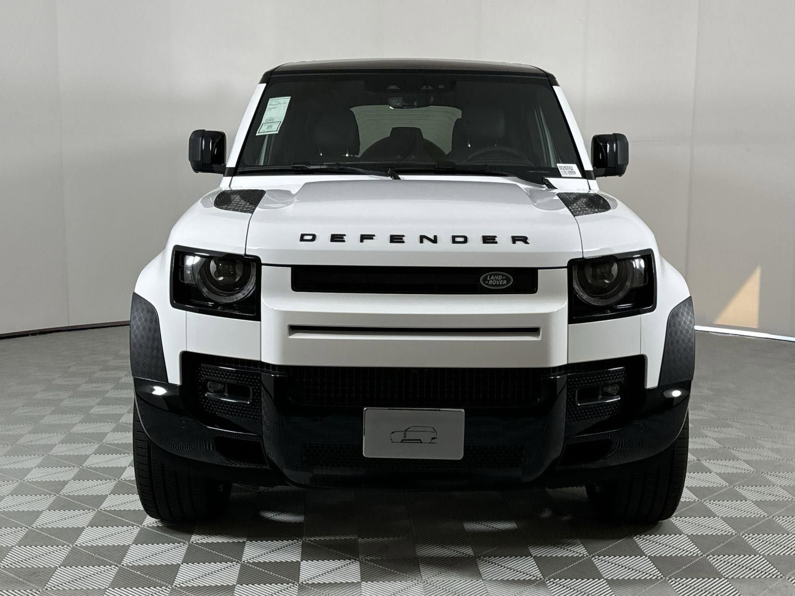 Used 2025 Land Rover Defender 110 X-Dynamic SE image 8